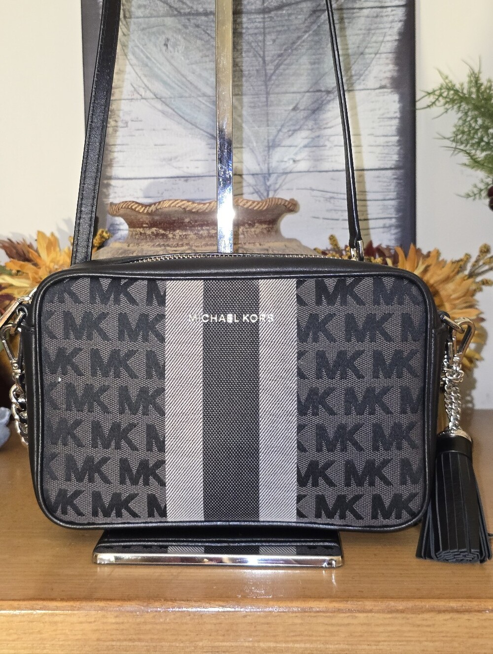 MICHAEL Michael Kors Jet Set Medium Camera Crossbody Bag. Like New.